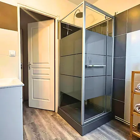 Avec Parking Privé Gratuit, Proche Centre-ville