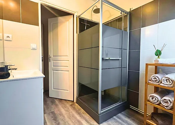 Avec Parking Privé Gratuit, Proche Centre-ville